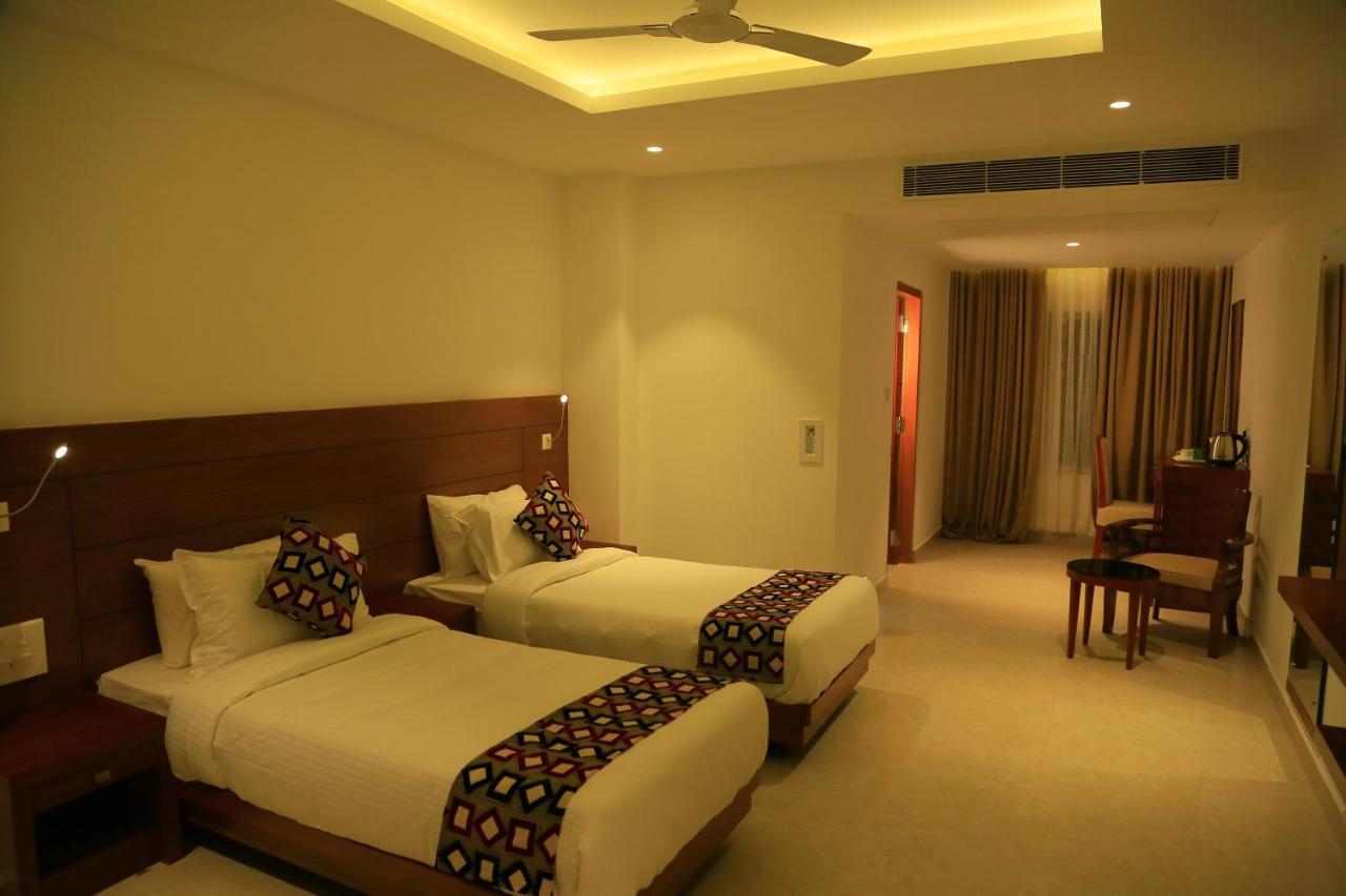 Hotel Victoria International Kattappana Exteriér fotografie